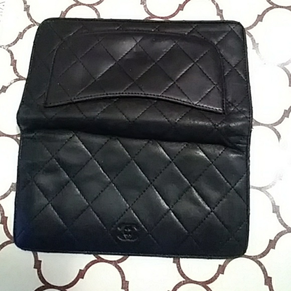 AUTHENTIC CHANEL LEATHER WALLET - Picture 4 of 7